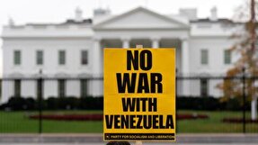 تجمع مقابل کاخ سفید در مخالفت با توطئه علیه ونزوئلا
