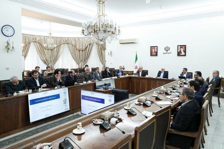 راهبرد دولت، اولویت دادن به مسائل اقتصادی و معیشتی مردم است/نقد دولت برای حل مسائل است نه مچ‌گیری