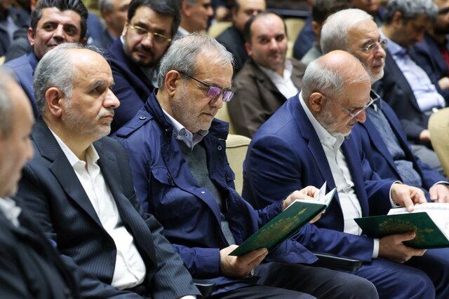 حضور رئیسجمهور در مراسم ختم خانواده سقاب اصفهانی حضور رئیسجمهور در مراسم ختم خانواده سقاب اصفهانی