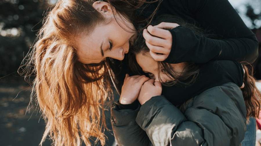 چگونه با کودکان در مورد مرگ صحبت کنید؟