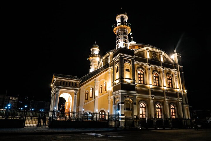 از شکوه مسجد کبود تا تاریخ مسجد شاه دو شمشیره؛ نگین فیروزهای مزارشریف از شکوه مسجد کبود تا تاریخ مسجد شاه دو شمشیره؛ نگین فیروزهای مزارشریف