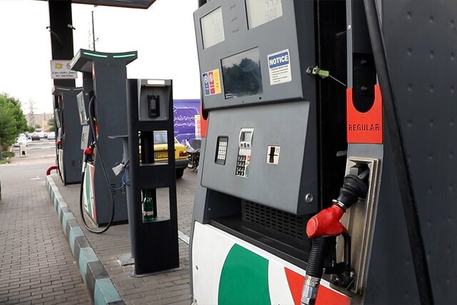 مالکان چند خودرو چقدر سهمیه سوخت میگیرند؟/قطع سهمیه خودروهای دولتی و وارداتی مالکان چند خودرو چقدر سهمیه سوخت میگیرند؟/قطع سهمیه خودروهای دولتی و وارداتی