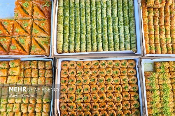 ثبات قیمت شیرینی در یلدا/ میانگین قیمتها بین ۲۰۰ تا ۶۰۰ هزار تومان ثبات قیمت شیرینی در یلدا/ میانگین قیمتها بین ۲۰۰ تا ۶۰۰ هزار تومان