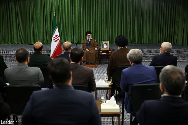 جوانان ما جوانان خوبی هستند لزوم تبیین هنرمندانه ارزشهای دفاع مقدس برای آنان جوانان ما جوانان خوبی هستند لزوم تبیین هنرمندانه ارزشهای دفاع مقدس برای آنان