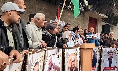 اجتماع خانواده‌های اسرا و شهدای غزه مقابل مقر صلیب سرخ: فرزندانمان را به ما برگردانید!