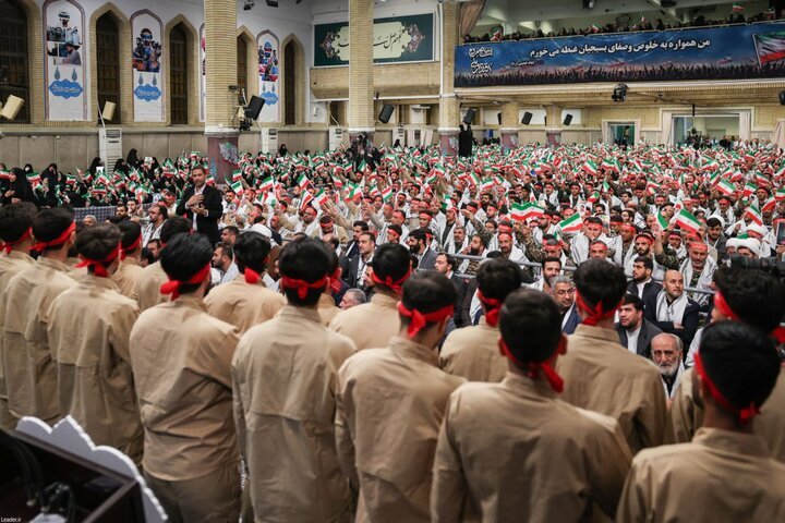 حرکتی مردمی، هزینه استعمارگران را بالا برد/ ره‌آورد نیروهای مردم