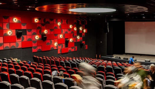 آلودگی هوا سینماها را خلوت کرده/ آمار فروش فیلمها واقعی است؟ آلودگی هوا سینماها را خلوت کرده/ آمار فروش فیلمها واقعی است؟