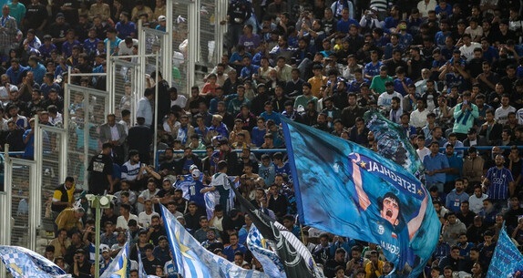 استقلال با شکست فولاد به استقبال داربی رفت/ مهار پنالتی ساسان انصاری توسط آدان