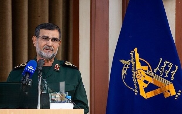 در همه جزایر ایرانی گور متجاوزان را آماده کرده‌ایم