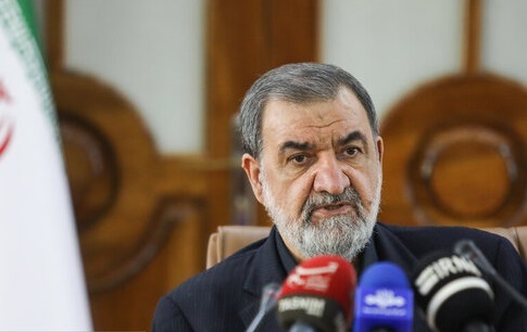 محسن رضایی: دست نیروهای مسلح همچنان روی ماشه است محسن رضایی: دست نیروهای مسلح همچنان روی ماشه است