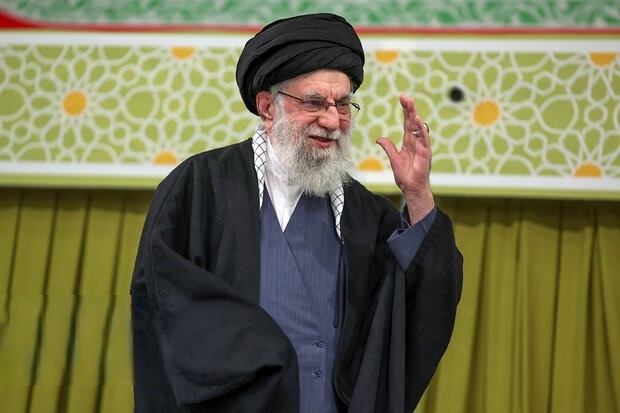 امام شهید همه ملت را فرزندان عزیز خود میدانستند و همواره دعاگو بودند امام شهید همه ملت را فرزندان عزیز خود میدانستند و همواره دعاگو بودند