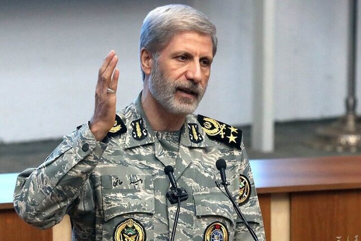 سرلشکر حاتمی: ارتش آماده مقابله با هرگونه تجاوز دشمنان است