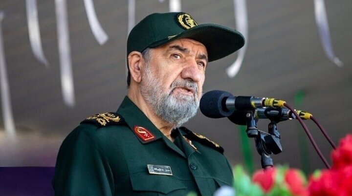آمریکا منتظر گورستانی از ناوها و نیروهایش باشد/ آمریکا تنها دزد دریایی است