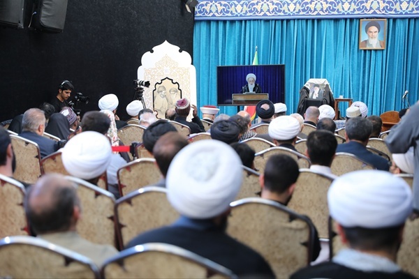 امام خامنهای، امت را به اسلام بازگرداند امام خامنهای، امت را به اسلام بازگرداند