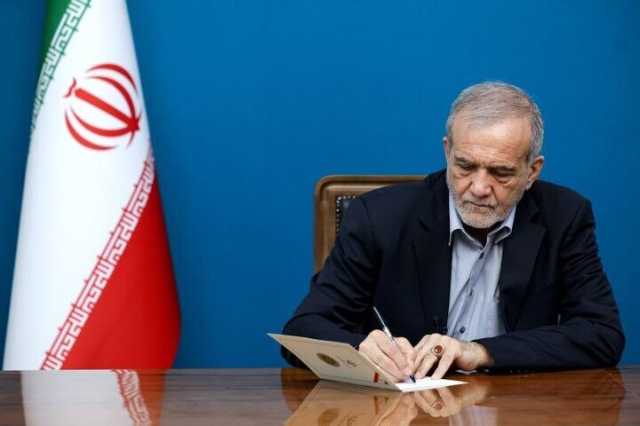 پزشکیان: خیام تجسم عینی تلاقی علم و اندیشه جهانی با ادب ایرانی است پزشکیان: خیام تجسم عینی تلاقی علم و اندیشه جهانی با ادب ایرانی است