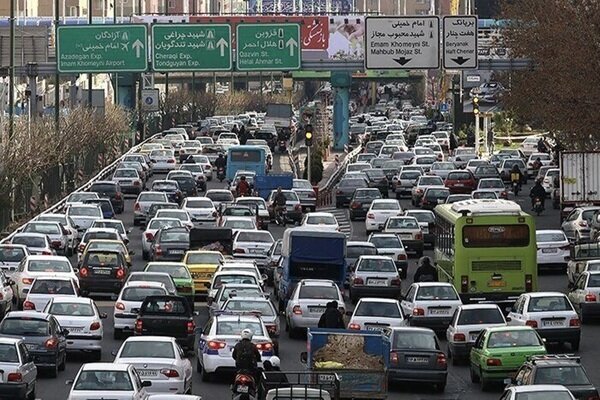 ترافیک سنگین در ورودی های تهران/ بارش و مهگرفتگی در جادههای شمالی ترافیک سنگین در ورودی های تهران/ بارش و مهگرفتگی در جادههای شمالی