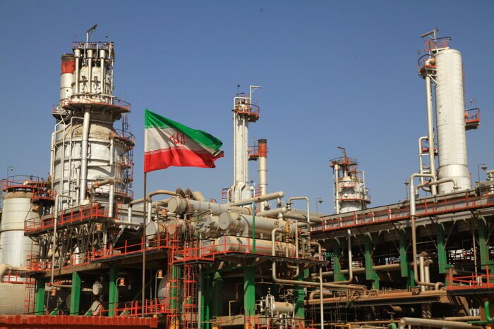 افزایش قیمت نفت ایران به ۹۹ دلار در بازار جهانی افزایش قیمت نفت ایران به ۹۹ دلار در بازار جهانی