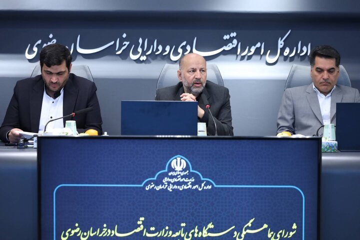دشمن باید در مقابل قوای مقتدر دریایی ارتش و سپاه زانو بزند دشمن باید در مقابل قوای مقتدر دریایی ارتش و سپاه زانو بزند