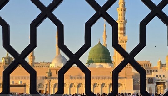 حضور زائران ایرانی در نمازهای جماعت مسجدالنبی (ص)