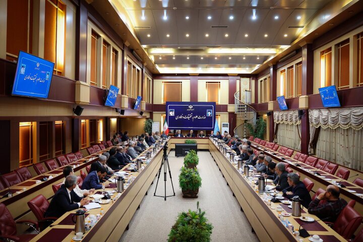 حل مسائل کشور نیازمند حضور در میدان و اقدام عملی است/ نخبگان باید دانش خود را در خدمت جامعه قرار دهند