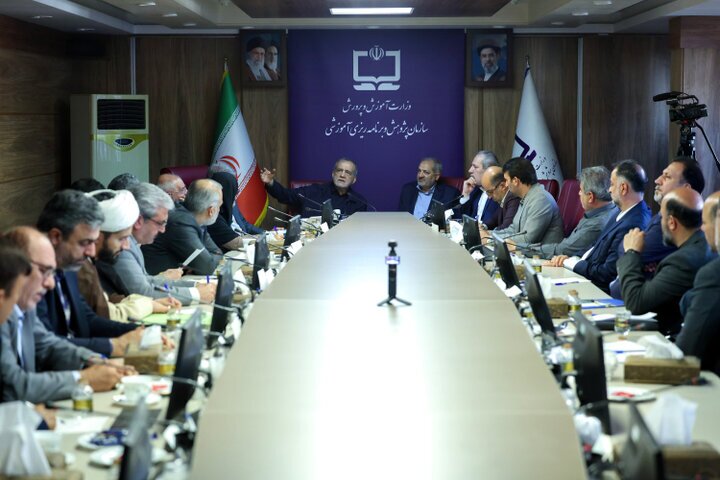 زمینه حضور اساتید برجسته برای انتقال آموزشهای نوین فراهم شود زمینه حضور اساتید برجسته برای انتقال آموزشهای نوین فراهم شود