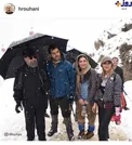 عکس یادگاری دو هوادار خانم با دکتر روحانی در توچال