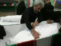 تصویری از پیکر شهید بی‌سر محسن حججی در آغوش پدر