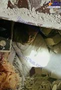 عکس/ نجات معجزه آسای یک خانواده از زیر آوار یک ساختمان!