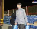 علیرضا بیرانوند درحال کمک‌رسانی به مردم سیل‌زده لرستان +عکس
