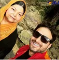 عکس دیده نشده از خواننده معروف و مادرش