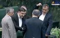 عکس/ ژست عجیب نماینده مجلس؛ ایستاده با مشت!