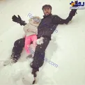 برف بازی عجیب و غریب بازیگر مشهور و دخترش+عکس