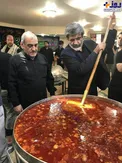 مداح معروف پای دیگ قیمه نذری! + عکس