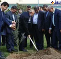 درختکاری علی لاریجانی در فضای مجلس+عکس
