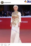 لباس طلايي بازيگر زن سينما در يك جشنواره خارجي+عكس