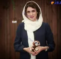 خانم بازیگر و عروسک بامزه ای که در دست دارد + عکس