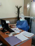 وضعیت عجیب پرستاز زن اردبیلی هنگام خدمت رسانی/عکس