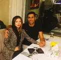 سپهر حیدری و همسرش در یک رستوران+عکس