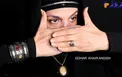 ژست عجیب و غریب خانم بازیگر در یک عکس