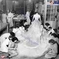 تصویری از لباس عروس فوق تجملاتی همسر شاه!