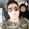 تیپ متفاوت مجری محبوب و مادرش در خودروی شخصی شان + عکس