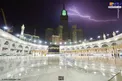 عکسی زیبا از رعد و برق در آسمان مکه