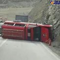 عكس/ واژگوني خودرو اتش نشاني در حين ماموريت