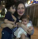 عکس/بازیگر زن معروف سینما و تلویزیون در کنار دو فرزندش
