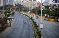 قدم زدن عجیب یک هندی در قرنطینه شهر + عکس