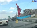 عكس/ نصب تنديسی عظيم از شهدای آتش نشان در ورودی تهران