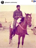 تصويری از حاج قاسم سليمانی در حال اسب سواری