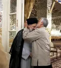 عكس/بوسه حاج قاسم سليمانی بر پيشانی سيد ابراهيم رييسی