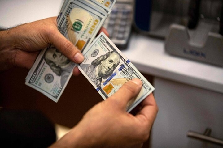 سیاست ۱۰ هزار دلاری زیر تیغ مجلس/ مهار بازار یا تحریک تقاضا؟ سیاست ۱۰ هزار دلاری زیر تیغ مجلس/ مهار بازار یا تحریک تقاضا؟