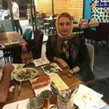 تیپ متفاوت خانم بازیگر در یک رستوران لبنانی + عکس